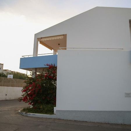 B&B Le Tre Spiagge Calasetta Bagian luar foto