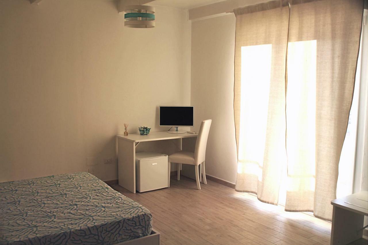B&B Le Tre Spiagge Calasetta Bagian luar foto