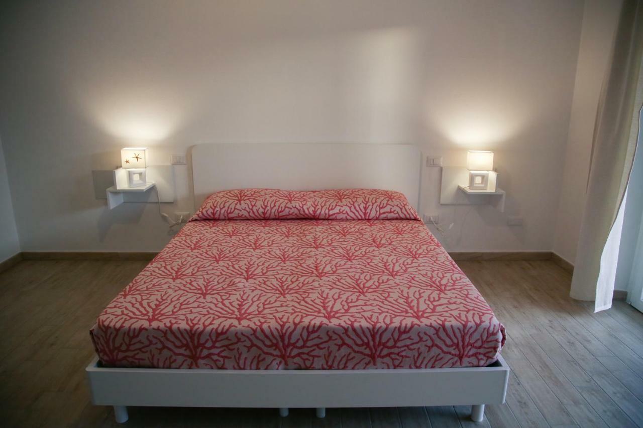 B&B Le Tre Spiagge Calasetta Bagian luar foto