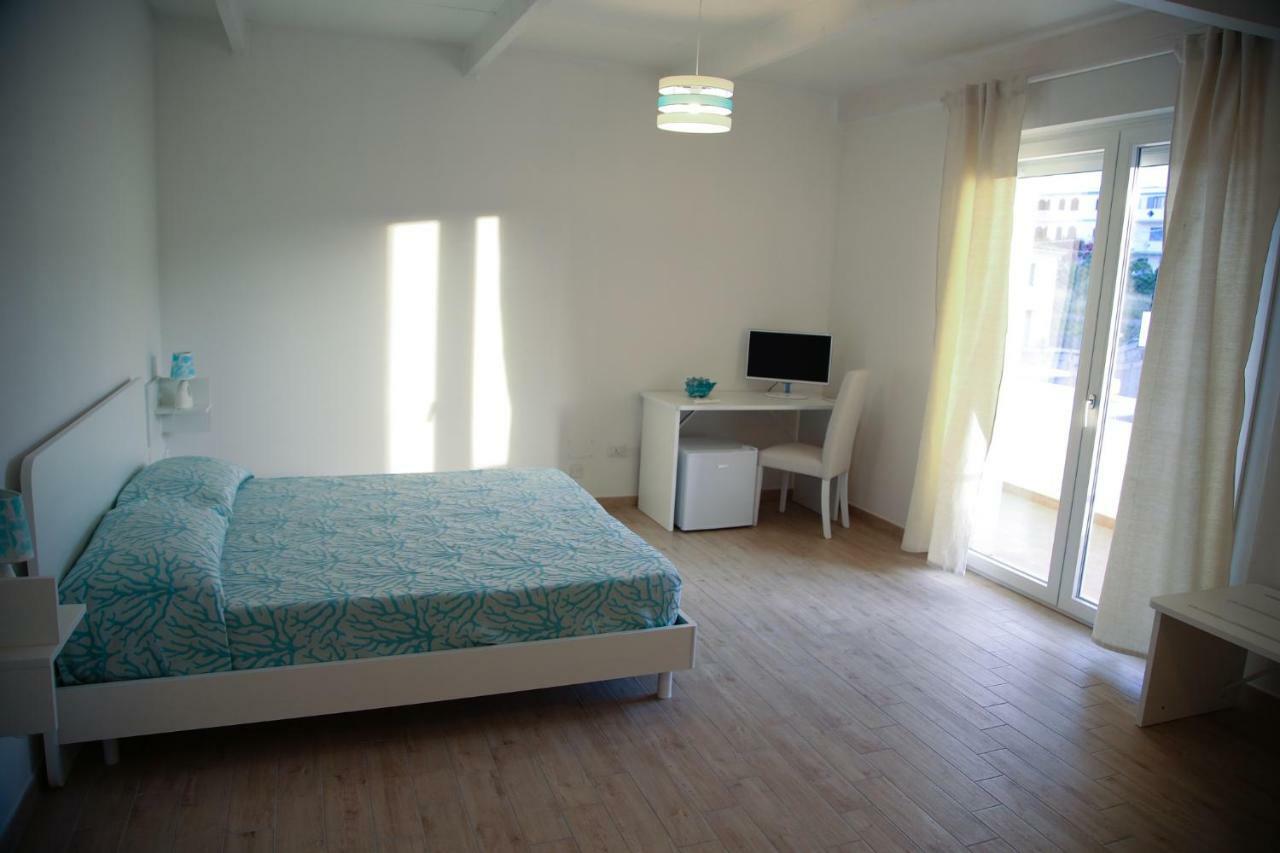 B&B Le Tre Spiagge Calasetta Bagian luar foto